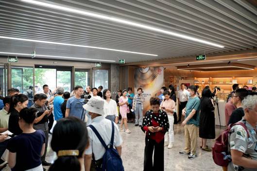 零距離品味光影魅力，沉浸式賞鑒風韻北京——記老舍劇場國際影視文化收藏展